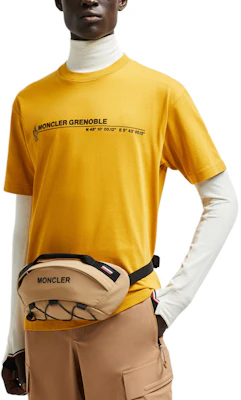 Moncler Grenoble Kaos Oversized Logo Crewneck Kuning. J20978C0000183927123 Shop Moncler Grenoble Kaos Oversized Logo Crewneck Kuning. J20978C0000183927123