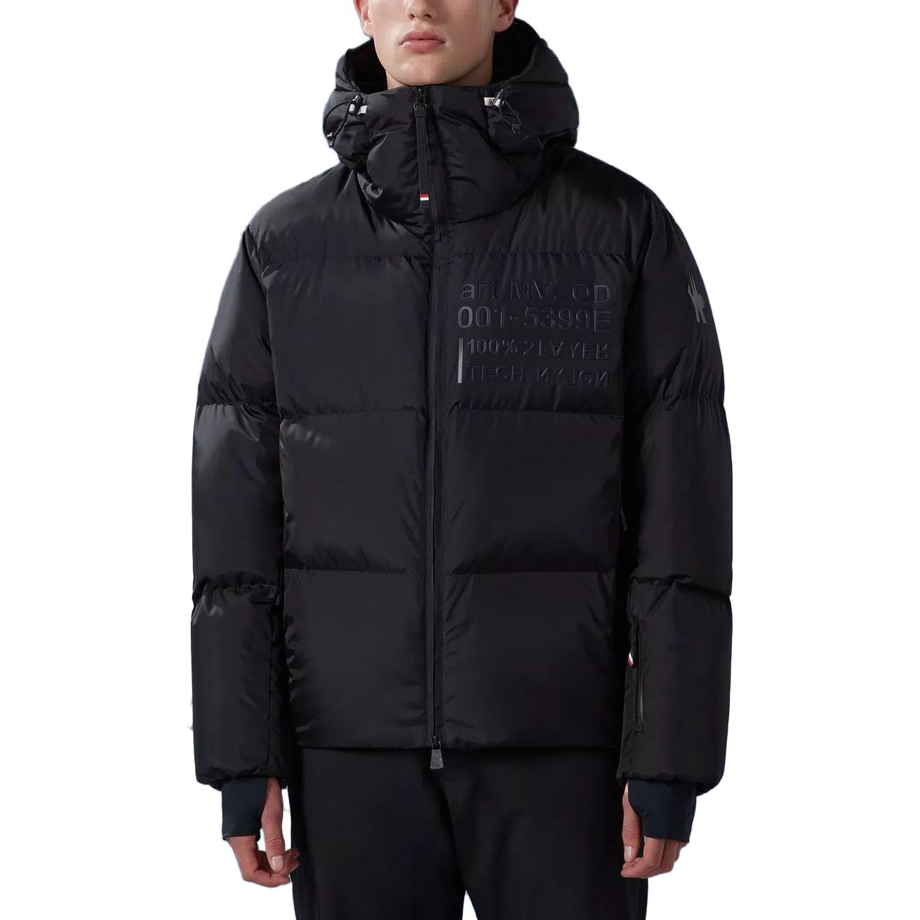 Lookbook Chaqueta Moncler Grenoble Mazod Negra con Estampado de Letras y Capucha. I20971A000465399EP99