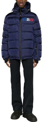 Moncler Grenoble Jaket Puff Pria Navy Blue dengan Tudung dan Cetak Huruf. ISORNO1A000155399E Lookbook Moncler Grenoble Jaket Puff Pria Navy Blue dengan Tudung dan Cetak Huruf. ISORNO1A000155399E