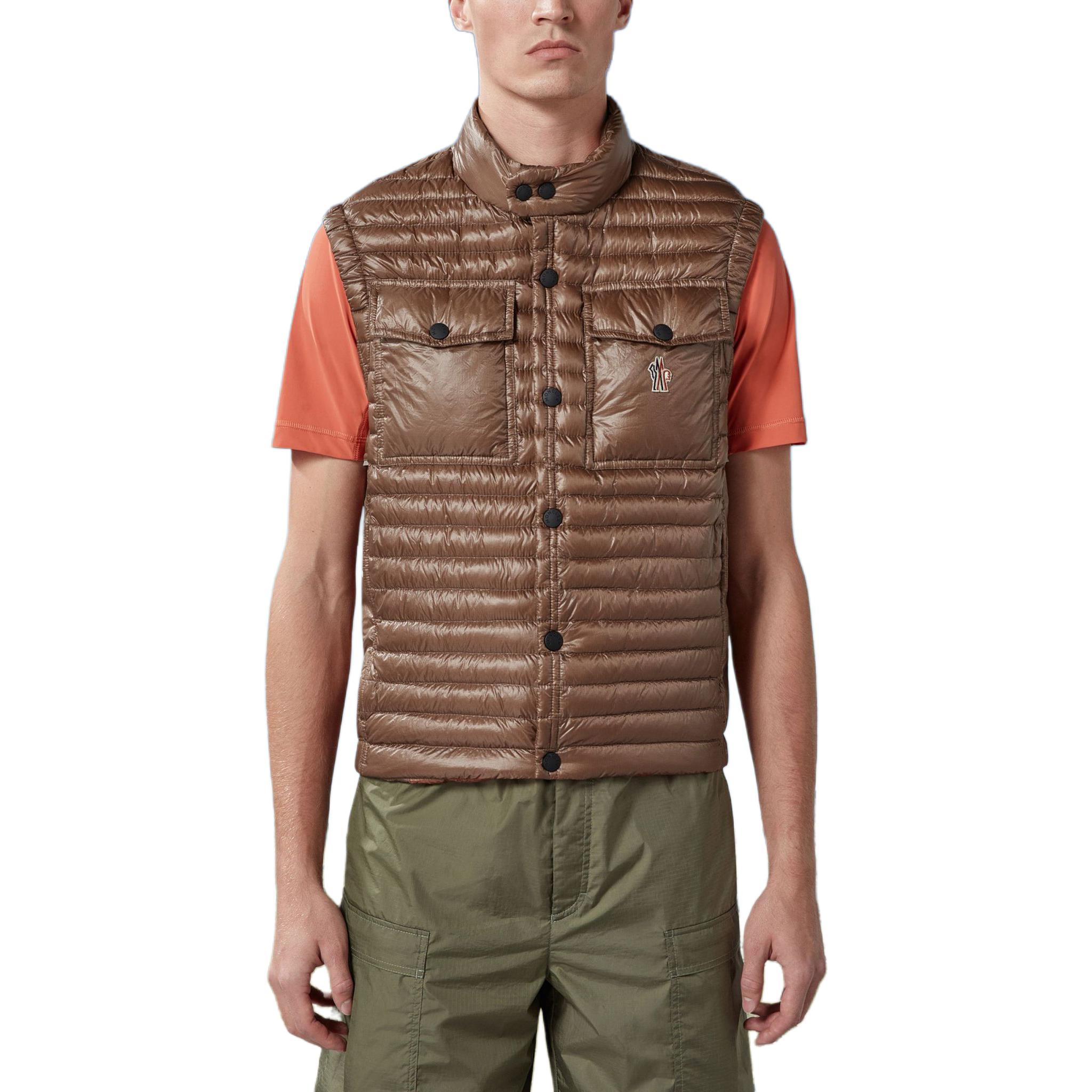 Lookbook 몽클레르 그레노블 올론 레드 무스탕 다운 조끼 - 심플하고 편안한 디자인. J10971A00014539YL271