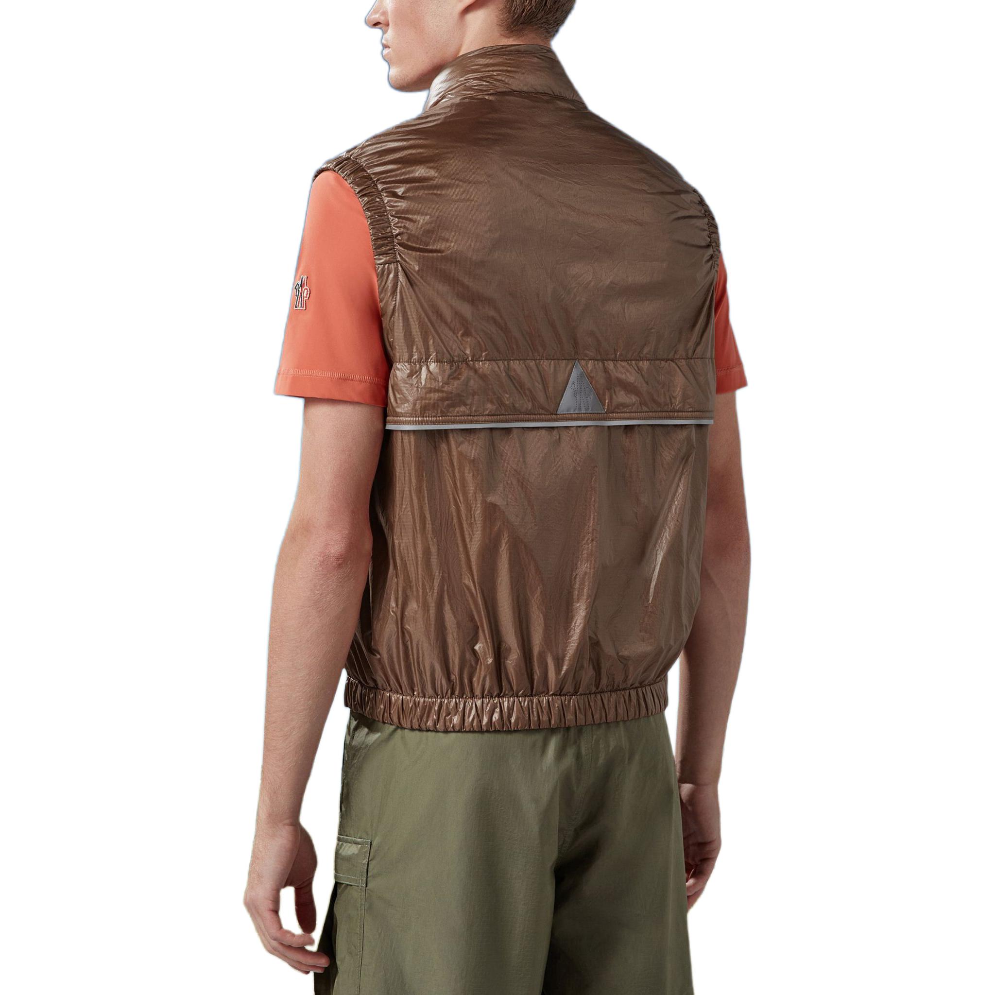 Shop 몽클레르 그레노블 올론 레드 무스탕 다운 조끼 - 심플하고 편안한 디자인. J10971A00014539YL271