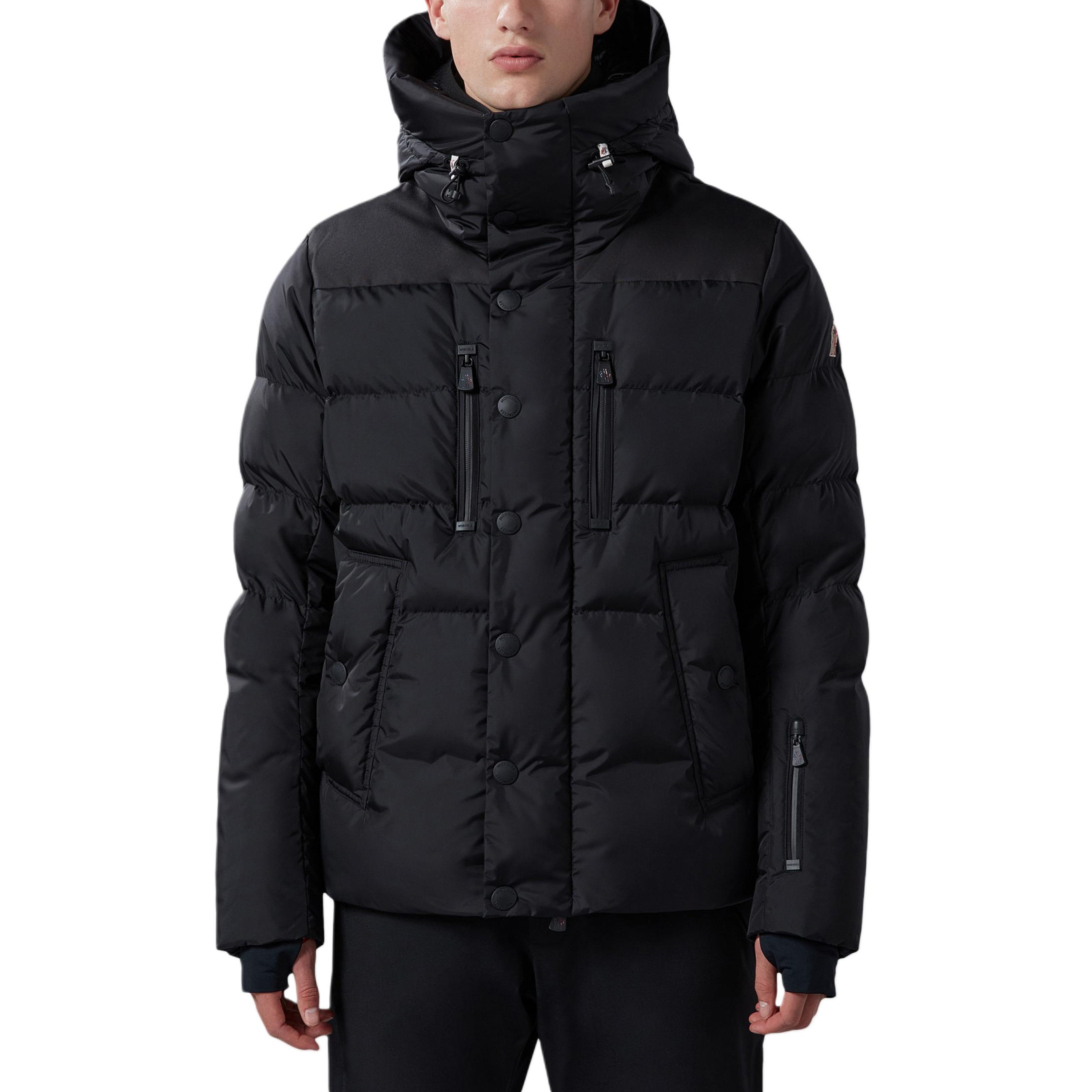 Lookbook Chaqueta Corta Negra Moncler Grenoble Rodenberg con Cremallera y Doble Capucha. J20971A000495399E999