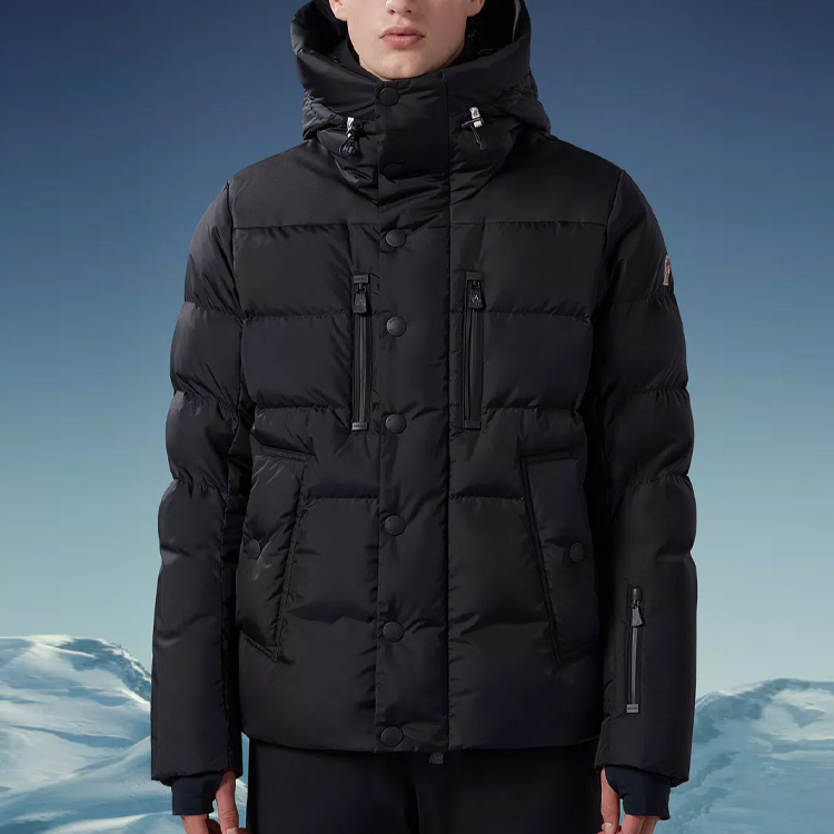 Lookbook Moncler Grenoble Rodenberg Jaket Pendek Bulu dengan Rekaan Hooded Berpoket. I20971A000555399E999