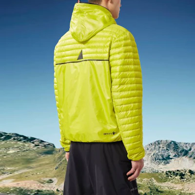 Moncler Grenoble SS23 Ardon 黃色徽標羽絨外套 I10971A00006595B1116 Shop Moncler Grenoble SS23 Ardon 黃色徽標羽絨外套 I10971A00006595B1116