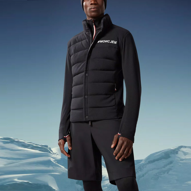 Purchase Moncler Grenoble SS23初秋黑色羽絨外套搭配鏡面Logo設計。 I20978G00005899ZB999