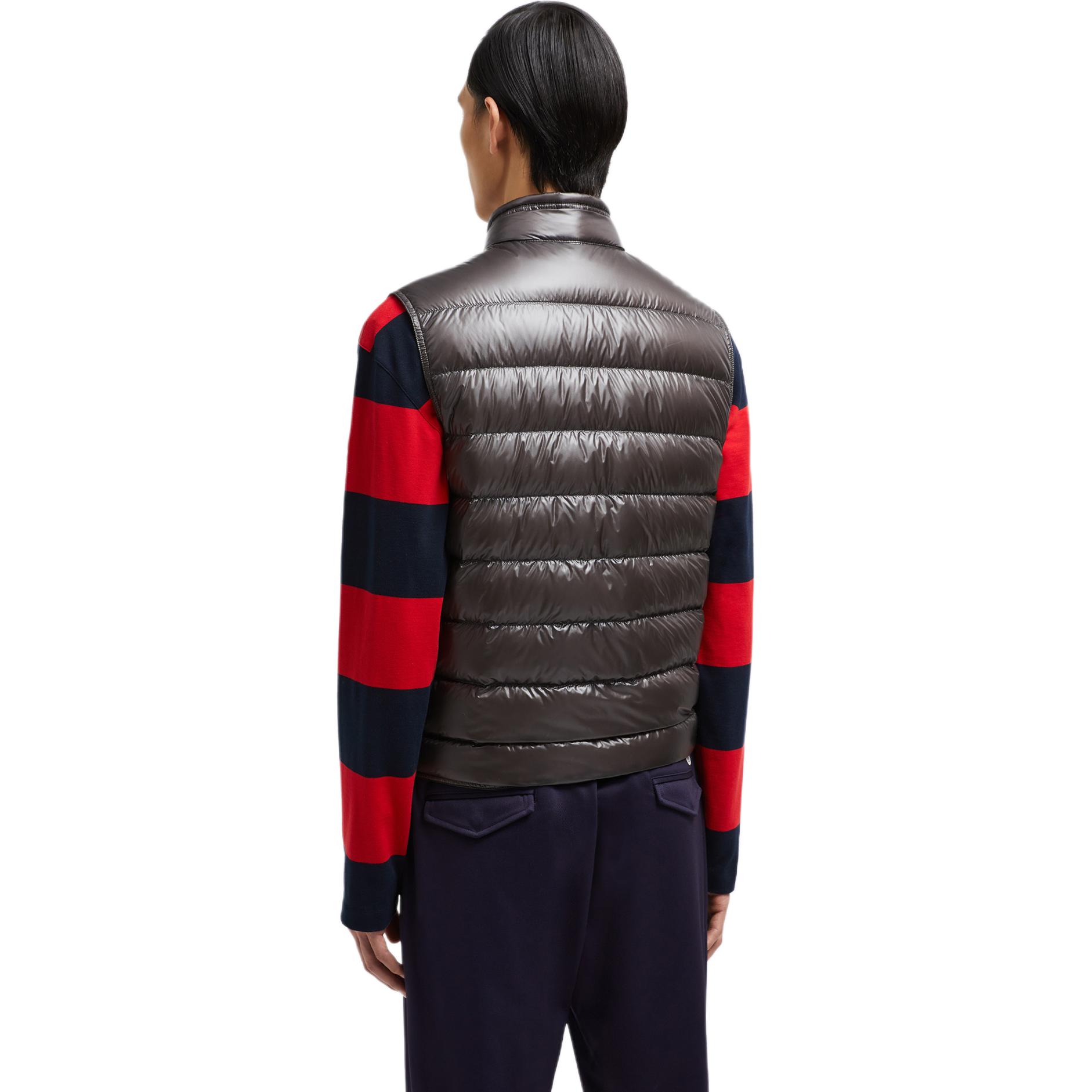 Shop Moncler Gui FW24 輕量化拉鍊式Logo背心 男女款 深灰色 J20911A1070053029946