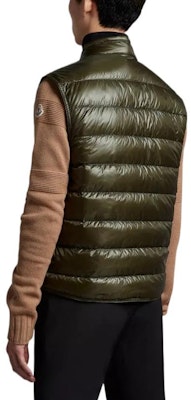 蒙克莱 Gui SS23 深绿色亮面Logo徽标无袖马甲. I10911A1070053029833 Lookbook 蒙克莱 Gui SS23 深绿色亮面Logo徽标无袖马甲. I10911A1070053029833