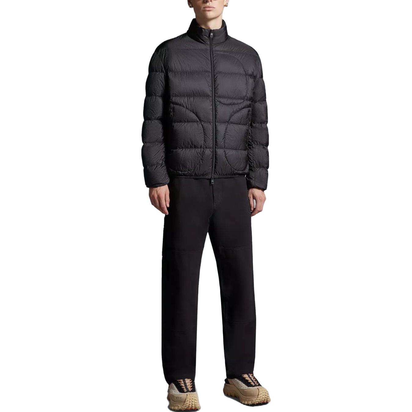 Moncler Heze  Black Short Down Jacket with Logo Patch and Stand Collar. I20911A00016596VN999 圖 4