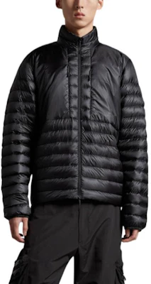 蒙克莱Jovet FW22黑色羽绒夹克 立领拉链设计。 I10911A00023596IP999 Shop 蒙克莱Jovet FW22黑色羽绒夹克 立领拉链设计。 I10911A00023596IP999