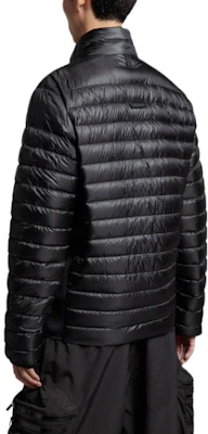 蒙克莱Jovet FW22黑色羽绒夹克 立领拉链设计。 I10911A00023596IP999 Purchase 蒙克莱Jovet FW22黑色羽绒夹克 立领拉链设计。 I10911A00023596IP999