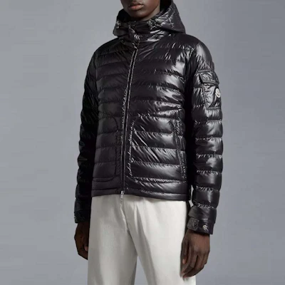 Moncler Lauros Jaket Hitam Puff Logo Unisex I10911A00020595ZJ999 Lookbook Moncler Lauros Jaket Hitam Puff Logo Unisex I10911A00020595ZJ999