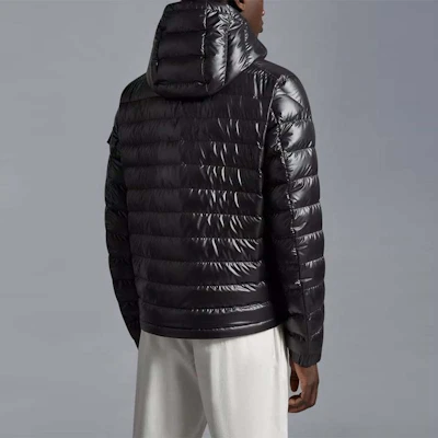 Moncler Lauros Jaket Hitam Puff Logo Unisex I10911A00020595ZJ999 Shop Moncler Lauros Jaket Hitam Puff Logo Unisex I10911A00020595ZJ999