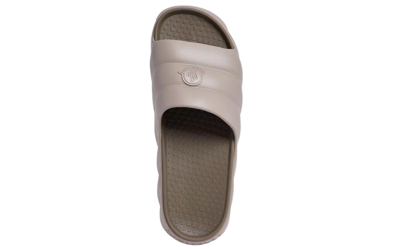 Shop モンクレール リロ EVA サンダル (マルチカラー) J109A4C00040M2559208