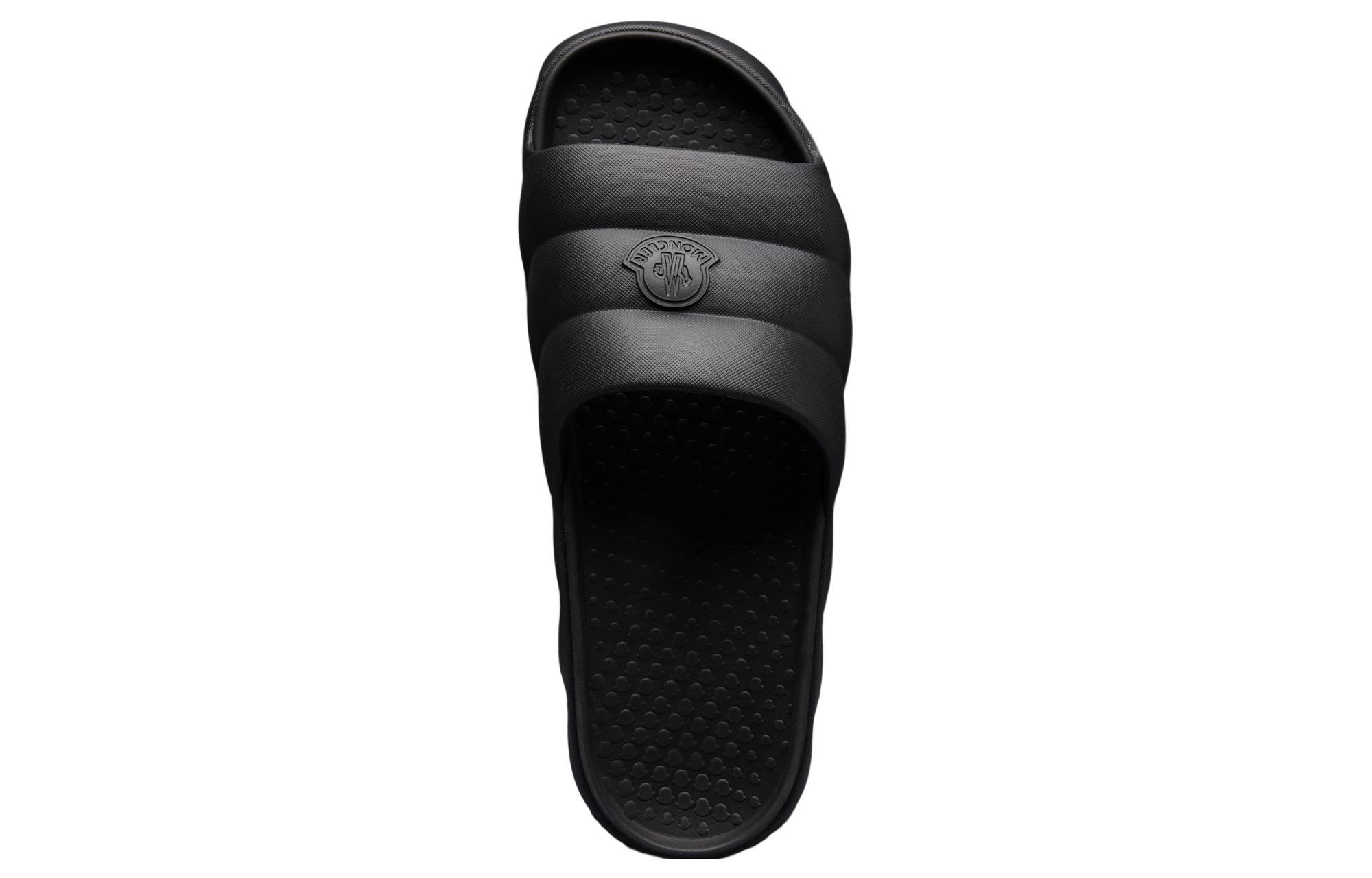 Lookbook Moncler Lilo Slide 'Fesyen Hitam' I109A4C00010M2559999