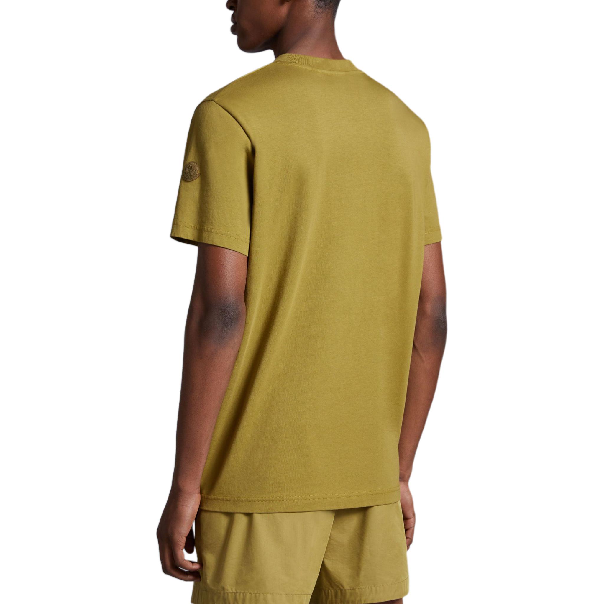 Shop Moncler Logo Kemeja-T Lengan Pendek Hijau. J10918C0005289AJS81O