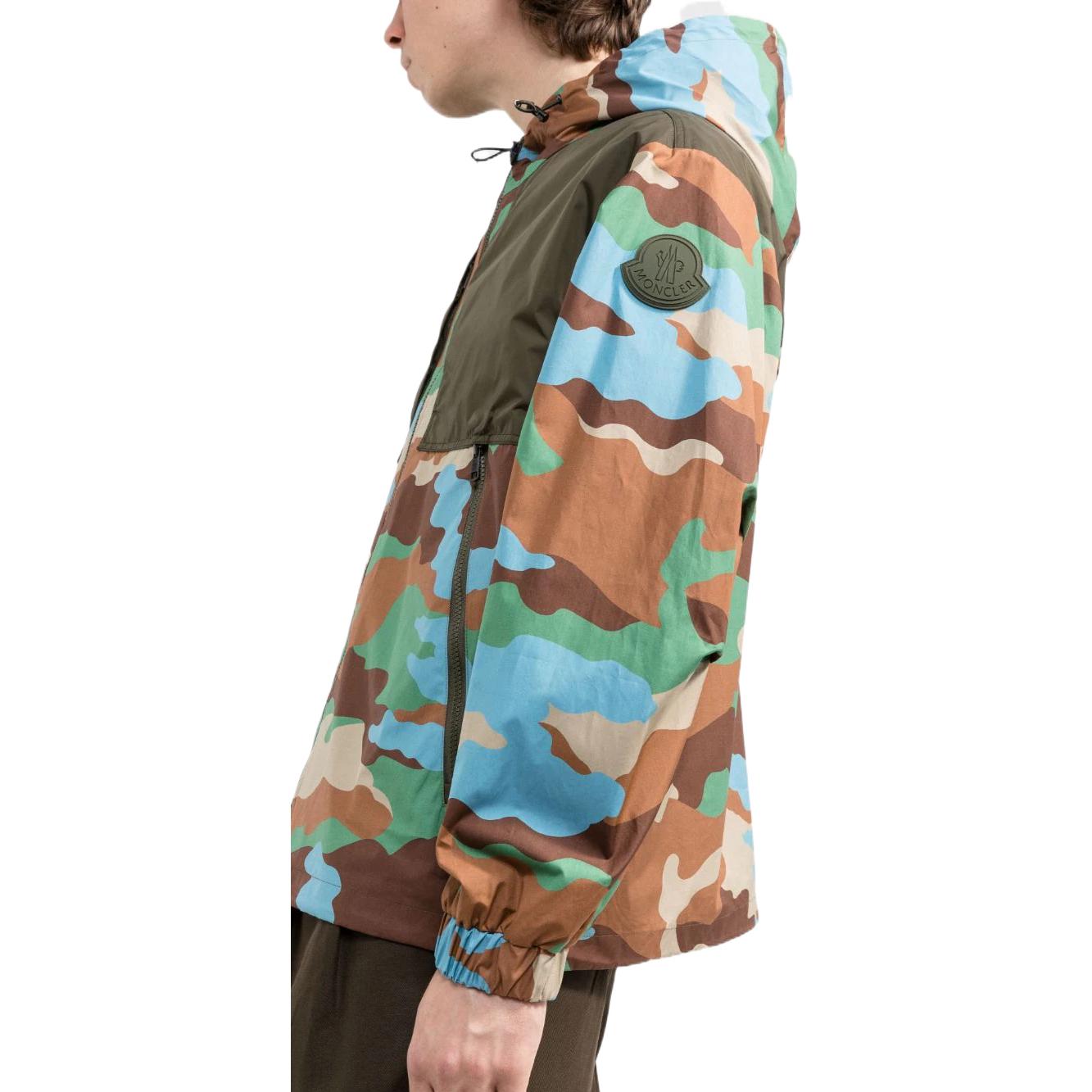 Purchase Chaqueta con capucha Moncler estampado camuflaje parcheado multicolor hombre. H10911A000835960X825