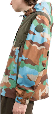 Chaqueta con capucha Moncler estampado camuflaje parcheado multicolor hombre. H10911A000835960X825 Purchase Chaqueta con capucha Moncler estampado camuflaje parcheado multicolor hombre. H10911A000835960X825