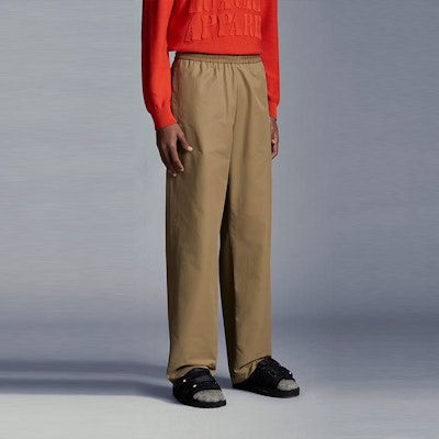 Moncler Logo Printed Casual Loose Fit Straight Pants Brown Men’s H10912A0002554ARP240 Purchase Moncler Logo Printed Casual Loose Fit Straight Pants Brown Men’s H10912A0002554ARP240