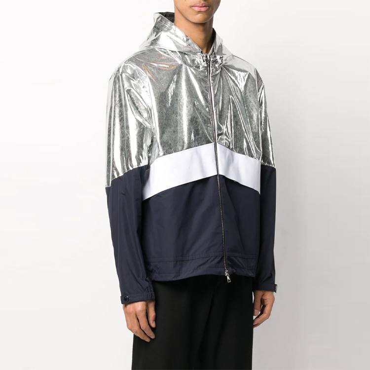 Shop Moncler 男士拼色设计连帽夹克品牌标志印花款式. F10911B7060054AGT900