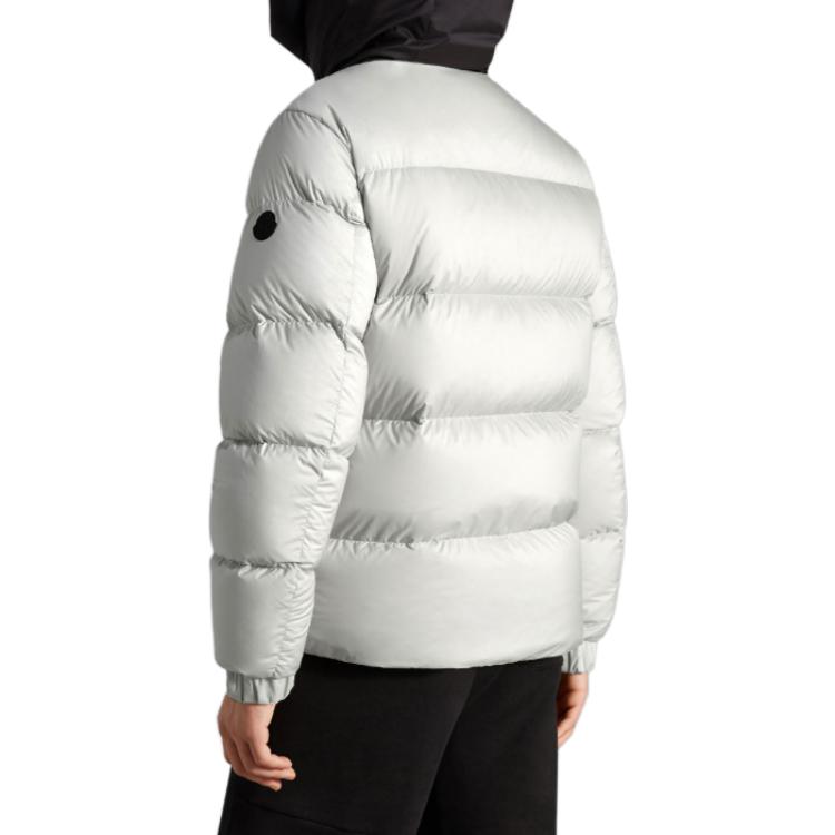 Shop Moncler Madeira 男女短款羽絨外套 淺灰連帽拉鍊大衣。 I20911A002015333391Y