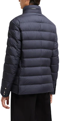 Moncler Malinvern 深藍色短款羽絨外套隱藏帽款中性款式. J20911A00108549SK779 Lookbook Moncler Malinvern 深藍色短款羽絨外套隱藏帽款中性款式. J20911A00108549SK779