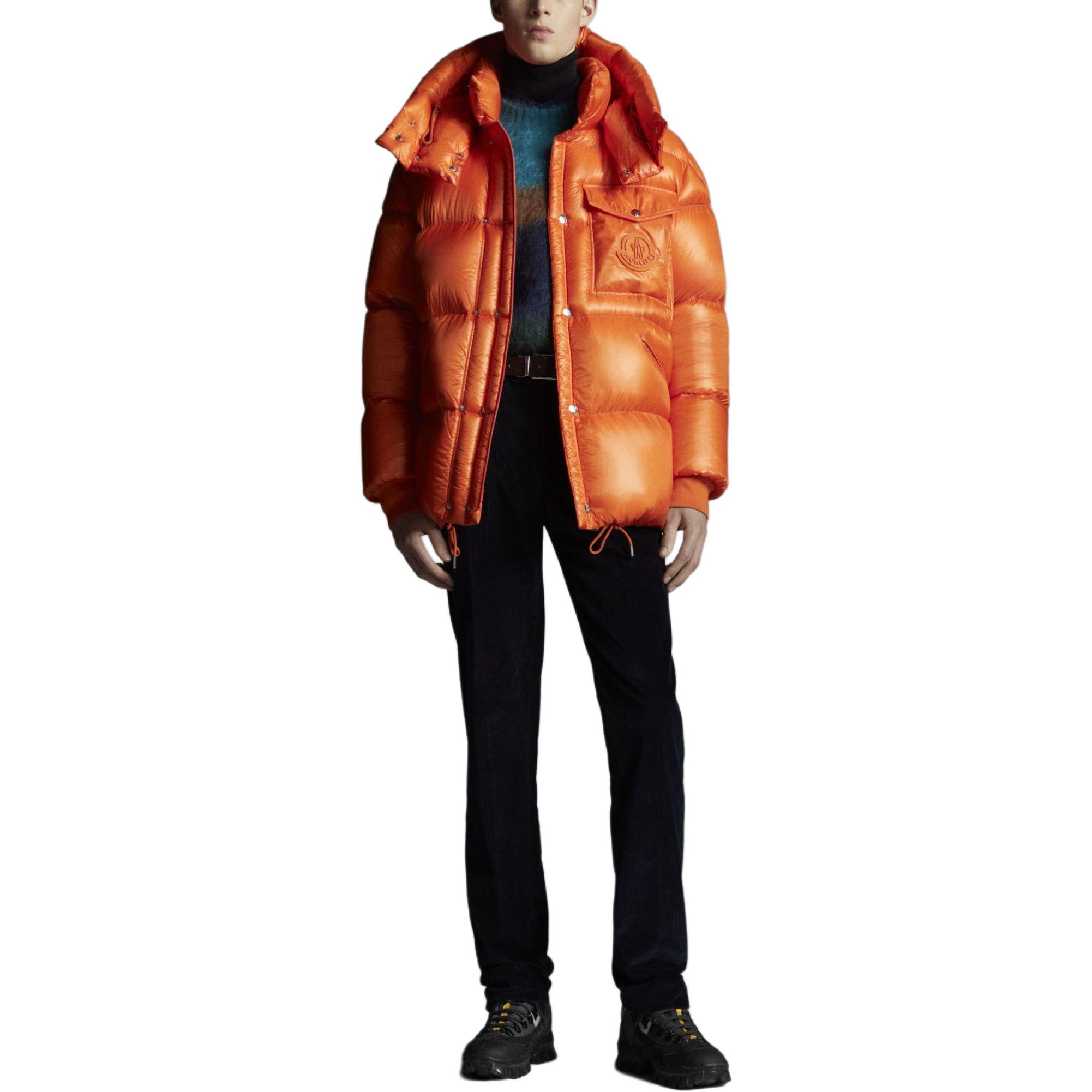 Lookbook Moncler Maya Jaket Tebal Oranye Terang dengan Hoodie dan Resleting. I20911A5360068950326