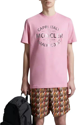 Moncler Logo Metalik Kemeja-T Pink Leher Bulat Lelaki. J10918C0004089AJS52E Lookbook Moncler Logo Metalik Kemeja-T Pink Leher Bulat Lelaki. J10918C0004089AJS52E