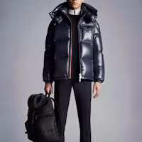 Cheap Moncler Jaket Montbeliard Hoodie Pendek Navy Unisex Koleksi Salju. 0911A51X0068950742