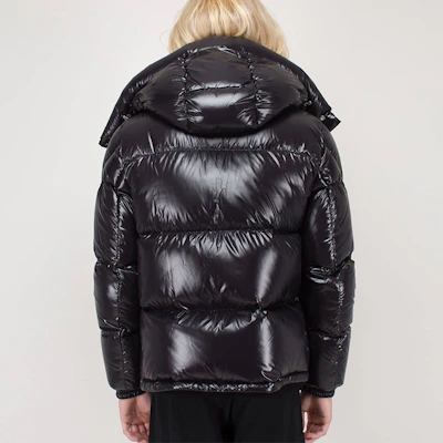 Moncler Montbeliard Jaket Ski Putih Unisex I20911A51X0068950999 Shop Moncler Montbeliard Jaket Ski Putih Unisex I20911A51X0068950999