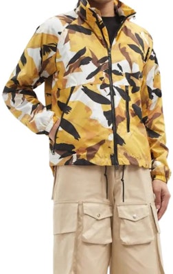 盟可睐 Oct 系列黄色迷彩尼龙夹克防风外套 G10921B711005957Z Lookbook 盟可睐 Oct 系列黄色迷彩尼龙夹克防风外套 G10921B711005957Z