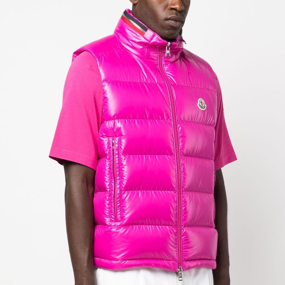 Shop 蒙克莱 Ouse 标志补丁拉链无袖马甲 紫红色. 1A00045595ZJ552