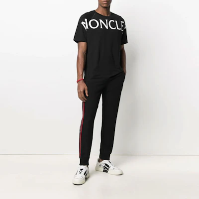 Camiseta Moncler Oversized Logo Negra SS21 G10918C7C510829H8999 Lookbook Camiseta Moncler Oversized Logo Negra SS21 G10918C7C510829H8999