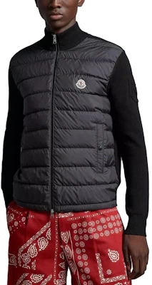 Moncler Jaket Corduroy Hitam Slim Fit Unisex dengan Padded dan Stand Collar J10919B00020M1115999 Purchase Moncler Jaket Corduroy Hitam Slim Fit Unisex dengan Padded dan Stand Collar J10919B00020M1115999