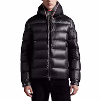 Shop Moncler Pavin 黑色連帽羽絨滑雪外套適合滑雪季穿著 I20911A00051595ZZ999