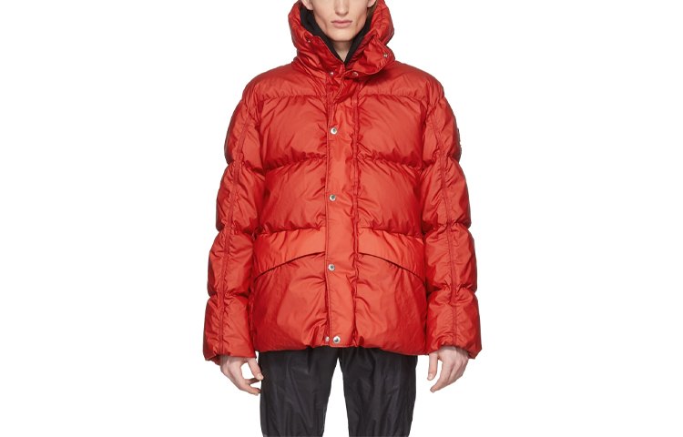 Moncler Red Hooded Down Jacket with Loose Fit and Zipper. 201171M178016 圖 2