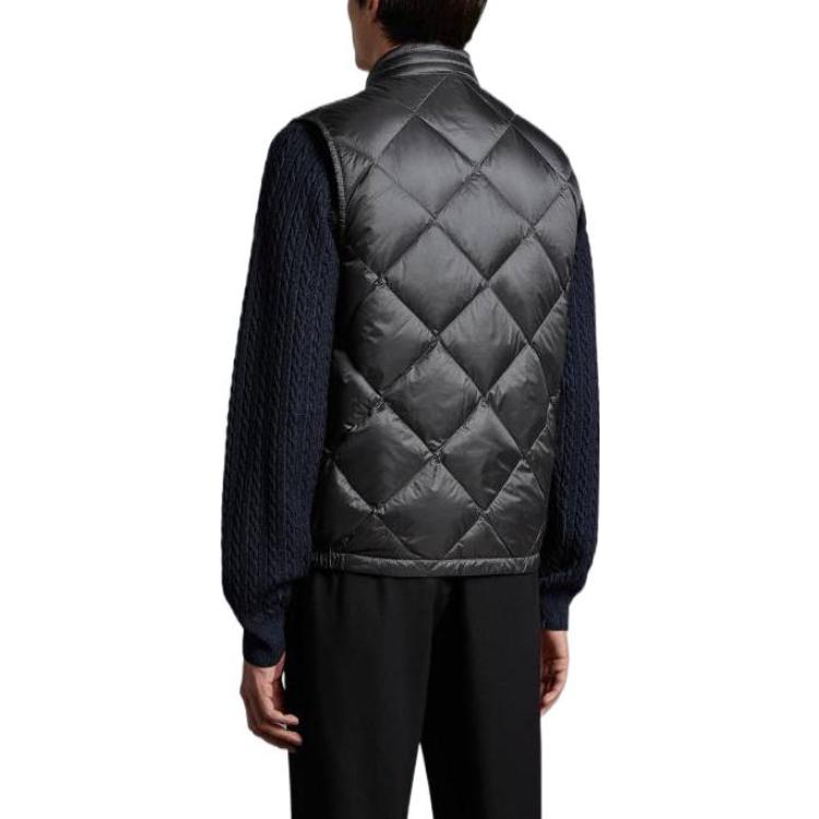 Shop Moncler S23 徽章標誌絎縫羽絨背心 I10911A00055596J2920