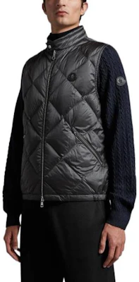 Moncler S23 徽章標誌絎縫羽絨背心 I10911A00055596J2920 Purchase Moncler S23 徽章標誌絎縫羽絨背心 I10911A00055596J2920