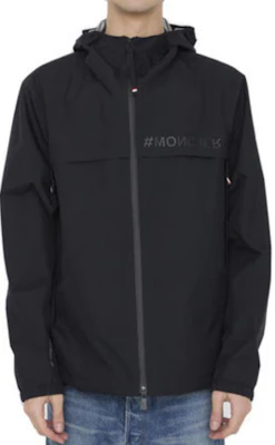 盟可睐 Shipton 黑色连帽拉链夹克 字母设计. J10971A0001254AL5999 Lookbook 盟可睐 Shipton 黑色连帽拉链夹克 字母设计. J10971A0001254AL5999