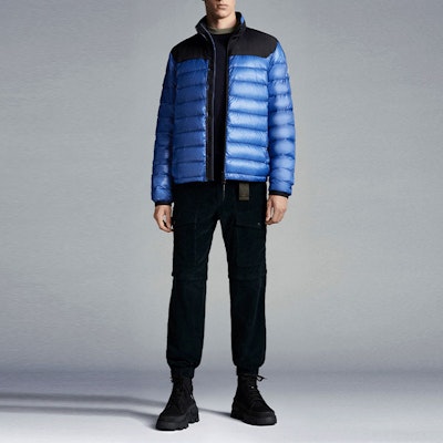 Moncler Silvere SS22 雙色連帽羽絨冬季外套 藍色款式 H10911A00022M1591719 Lookbook Moncler Silvere SS22 雙色連帽羽絨冬季外套 藍色款式 H10911A00022M1591719