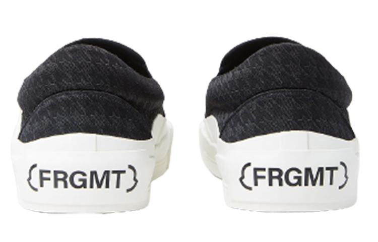 Shop モンクレール スリップオン (ブラック) 4B00010M3233P99