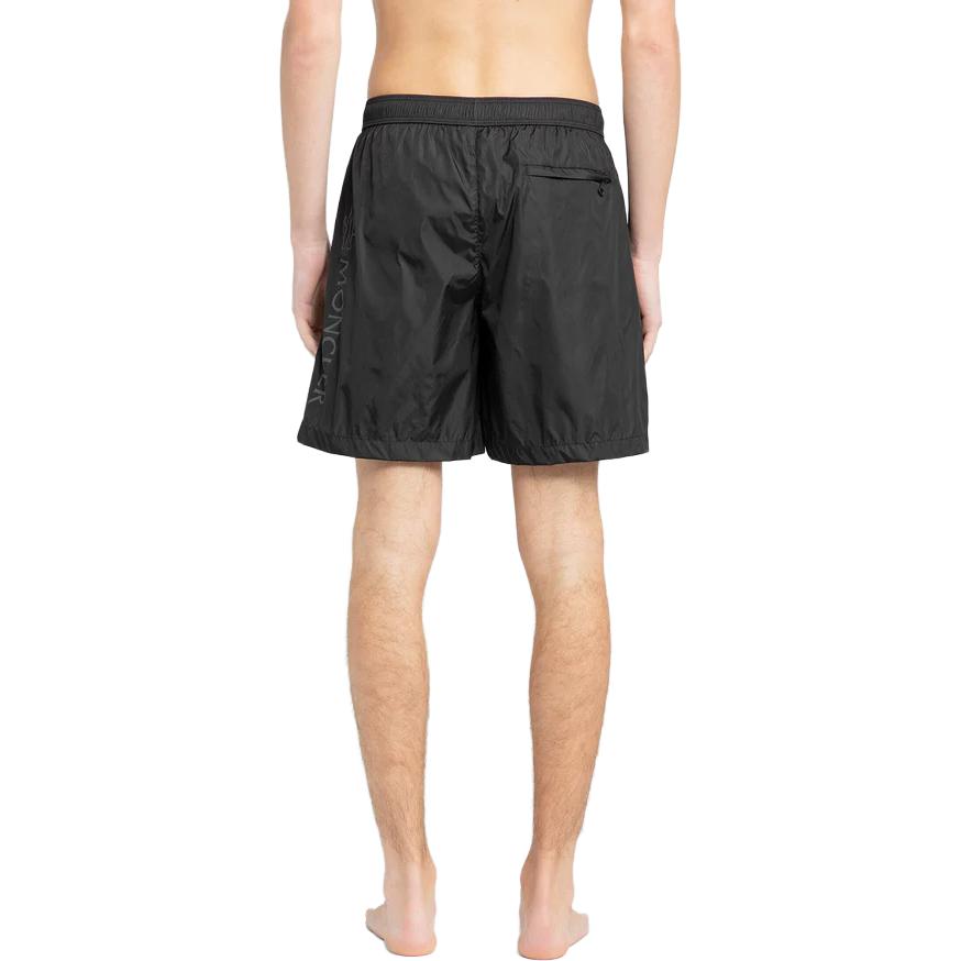 Shop モンクレール ソリッドカラー エラスティック カジュアルショーツ ブラック 2C0000353326999