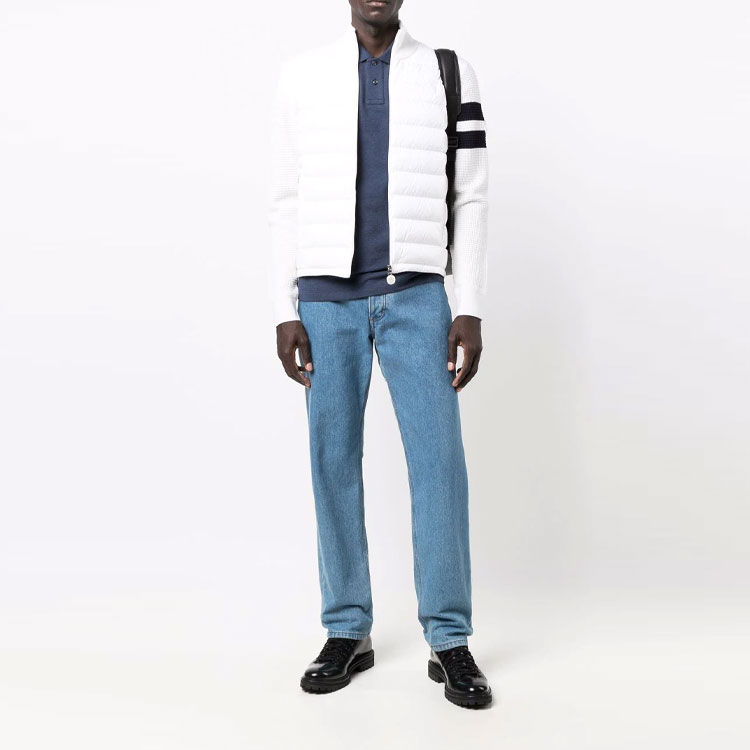 Lookbook Polo de Manga Corta Moncler Color Sólido con Logo Patch. G20918A0001584556