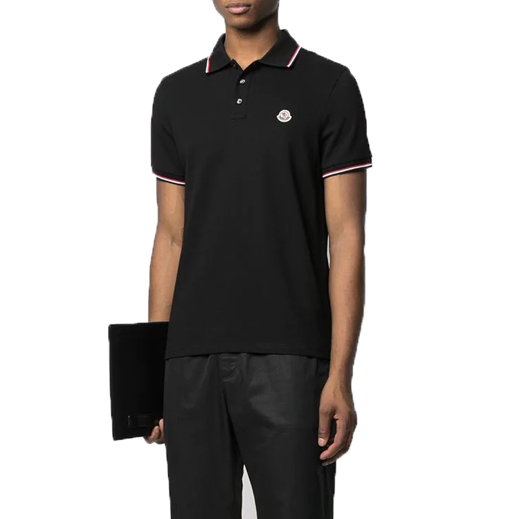 Lookbook Moncler SS21 黑色徽標條紋短袖POLO衫。 8A7030084556999