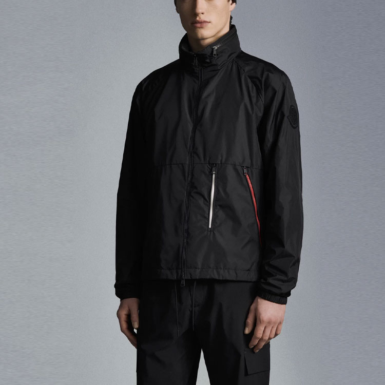 Shop Moncler SS21 黑色尼龍外套，可拆式帽子與雙拉鍊設計. G10921B7110068352999