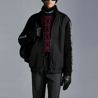 Moncler SS21 黑色羅紋織立領運動外套. G20918G00028809KR999 Lookbook Moncler SS21 黑色羅紋織立領運動外套. G20918G00028809KR999