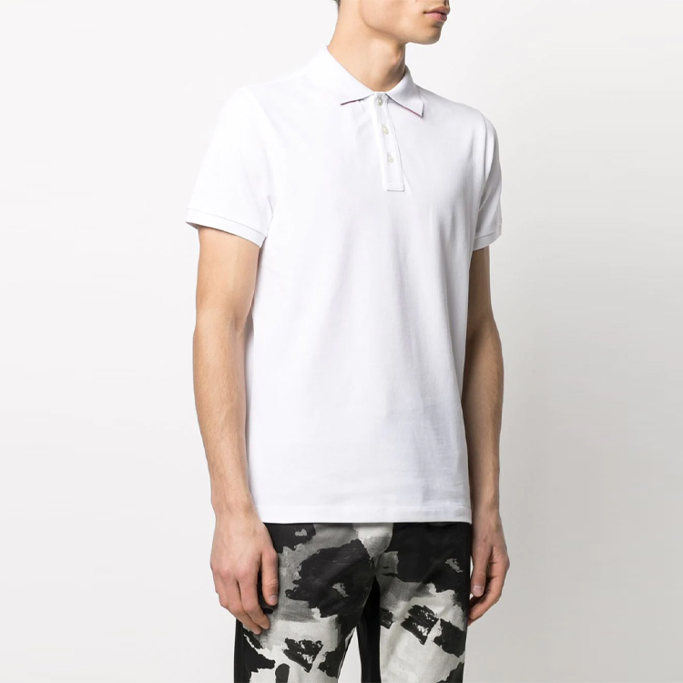 Shop Moncler SS21 Kemeja Polo Logo Longgar Lengan Pendek Putih. G10918A7051084556