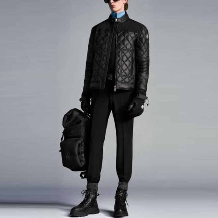 Moncler SS21 Unisex Black Puffer Jacket with Stand Collar and Detail Panels. 0911A0005068950999 圖 3