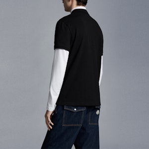 Moncler SS22 Polo Negro de Algodón con Botones de Nácar. H10918A0000484556999 Shop Moncler SS22 Polo Negro de Algodón con Botones de Nácar. H10918A0000484556999