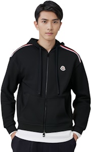 Moncler SS22 黑色標誌連帽衫,配三色拉鍊及條紋細節設計。 H10918G00047809LA999 Purchase Moncler SS22 黑色標誌連帽衫,配三色拉鍊及條紋細節設計。 H10918G00047809LA999