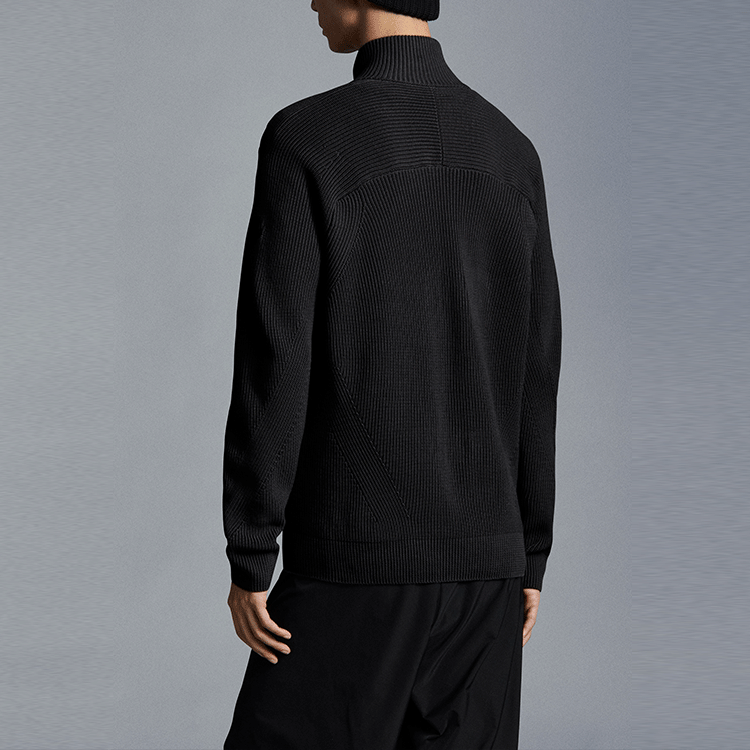 Shop 몽클레르 SS22 블랙 로고 니트 스웨트셔츠 - 선물 추천 H10919B00006M1393999